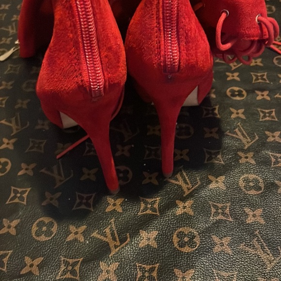 RED THIGH HIGH TIE UP BOOT/ SIZE 9 - Picture 4 of 7